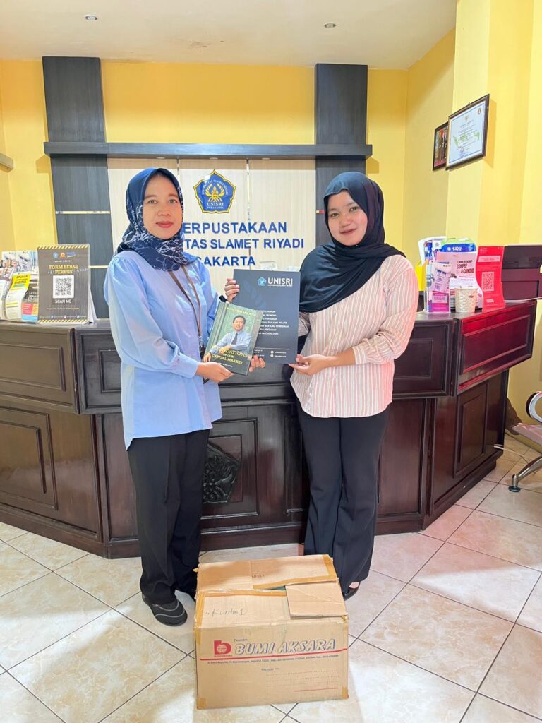 Donasi buku untuk kegiatan bakti sosial HMPS PPKN