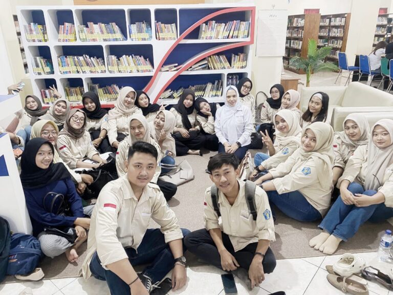 Kegiatan perkuliahan di UPT Perpustakaan UNISRI
